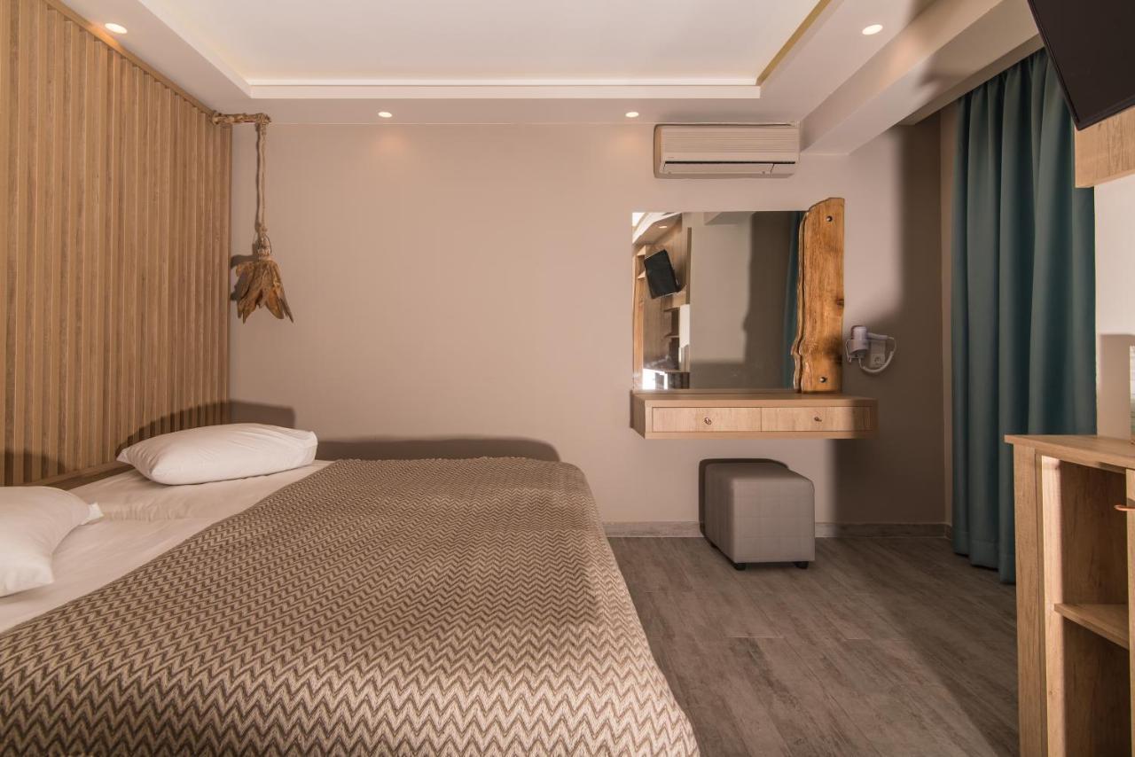 Suite Familiare Deluxe con 2 Camere da Letto e Vista Piscina